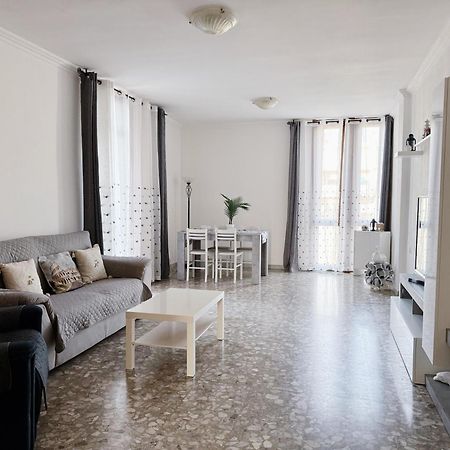 Mamas House Apartment ลิโด ดิ ออสเตีย ภายนอก รูปภาพ