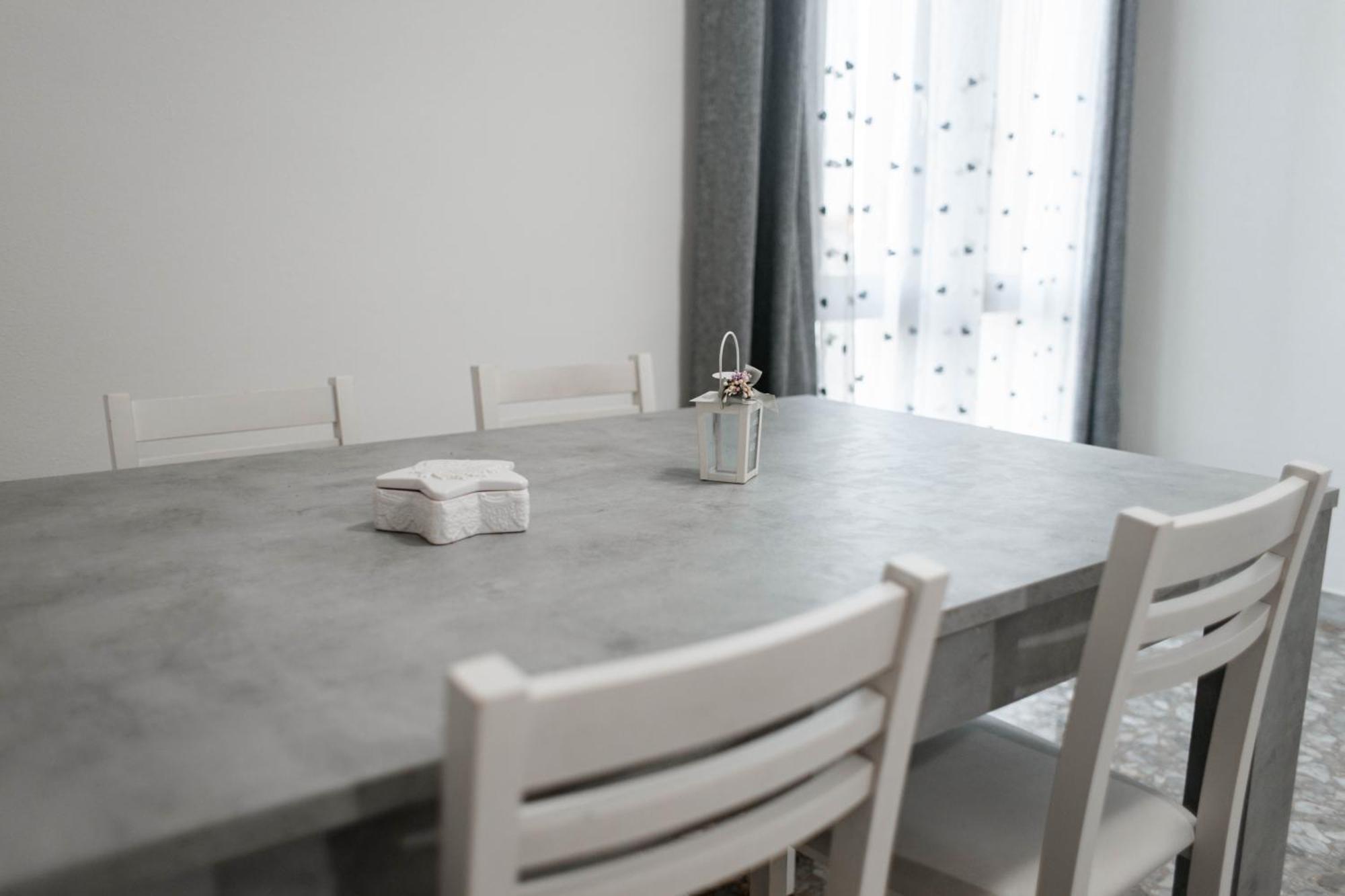Mamas House Apartment ลิโด ดิ ออสเตีย ภายนอก รูปภาพ