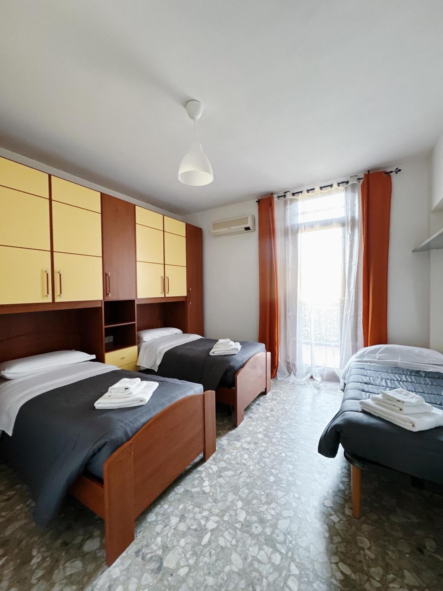 Mamas House Apartment ลิโด ดิ ออสเตีย ภายนอก รูปภาพ