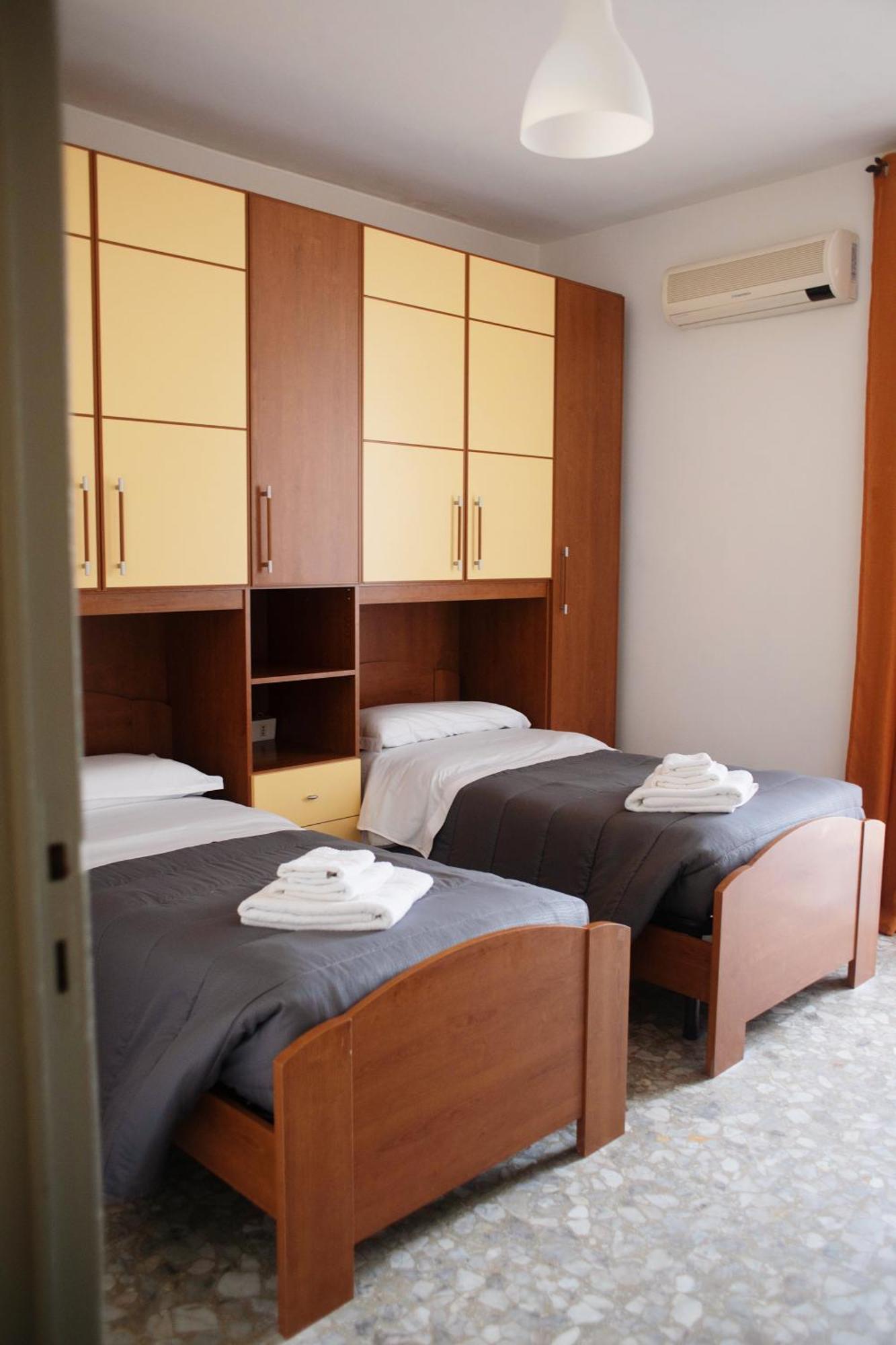 Mamas House Apartment ลิโด ดิ ออสเตีย ภายนอก รูปภาพ