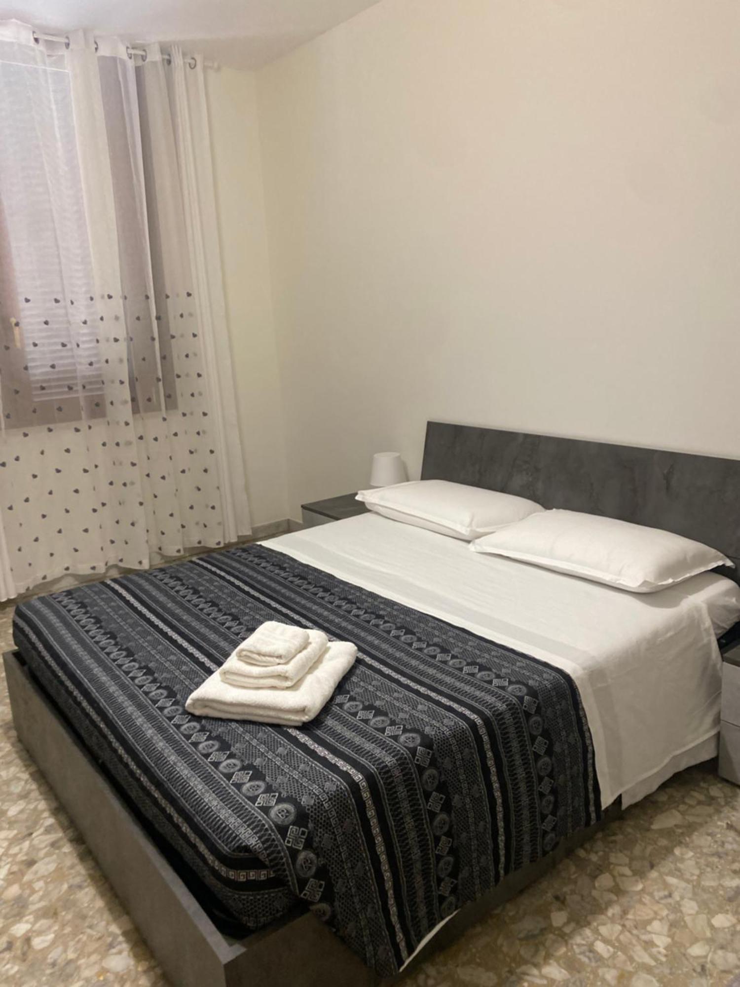 Mamas House Apartment ลิโด ดิ ออสเตีย ภายนอก รูปภาพ
